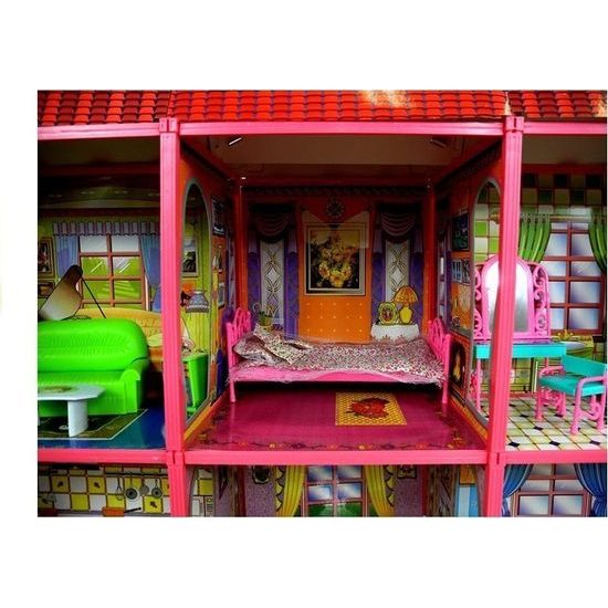 Velký domeček pro panenky s nábytkem