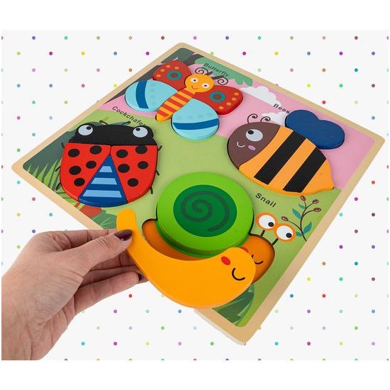 Dřevěná ukládačka s bedrunkou a motýlkem