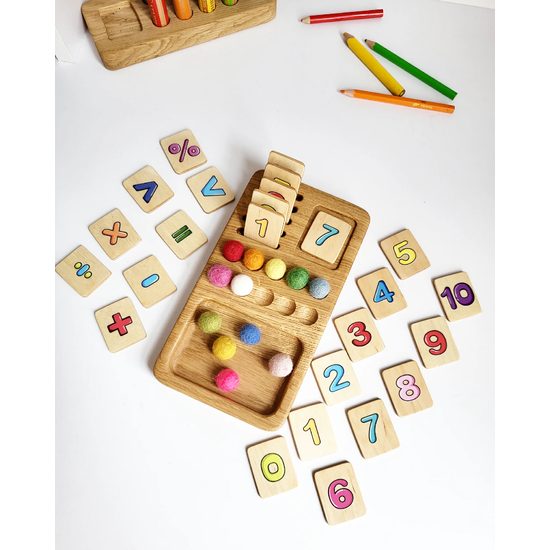 Deska s barevnými číslicemi 1-10