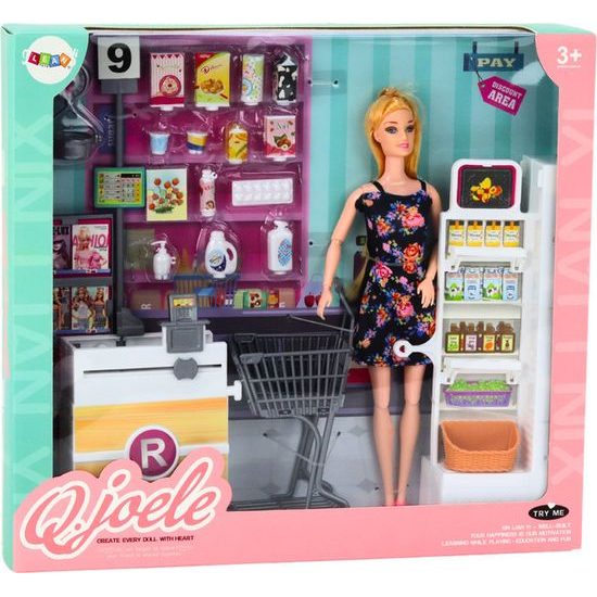 Panenka v supermarketu s nákupním košíkem