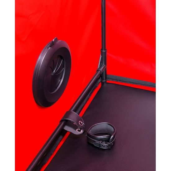 Secretdome BDSM Sex Cabin Scandale