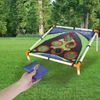 Hod na cíl pomocí dovednostní hry Bag Darts