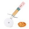 Kráječ na pizzu s dřevěnou rukojetí – růžovo-modrý
