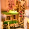 RoboTime 3D skládačka Zarážka na knihy Miniatura domečku Sakurová ulička