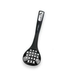 Cedníková naběračka s ergonomickou rukojetí