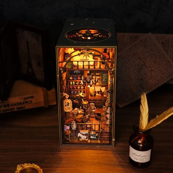 2Kids Toys 3D skládačka Zarážka na knihy miniatura domečku Domek kouzelnice Miry