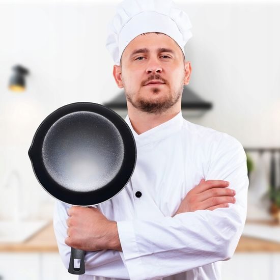 Hliníková pánev s nepřilnavým povrchem 20 cm