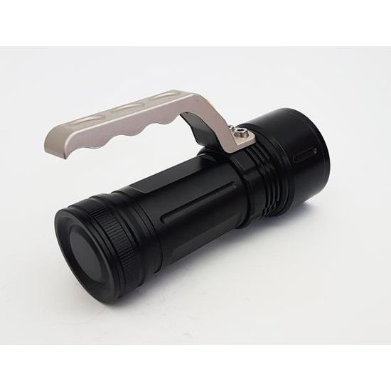 LED svítilna 8000 ZOOM