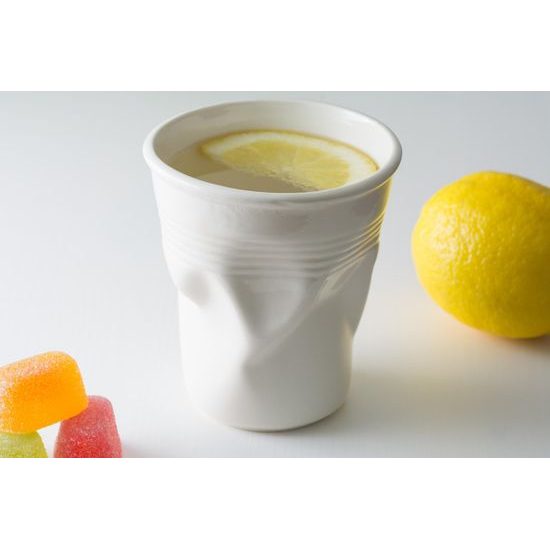 Zmačkaný hrnek - Porcelánový vtip