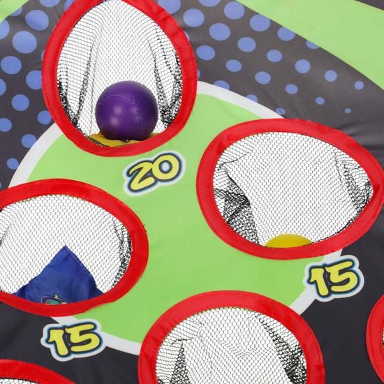 Hod na cíl pomocí dovednostní hry Bag Darts