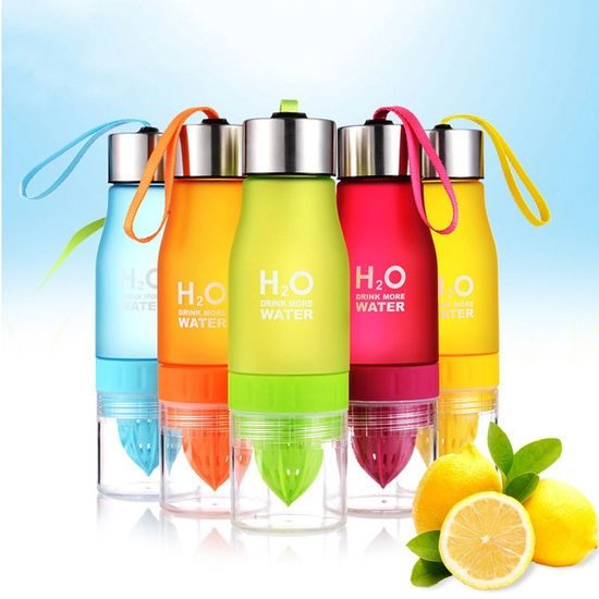 Praktická láhev s odšťavňovačem 650 ml
