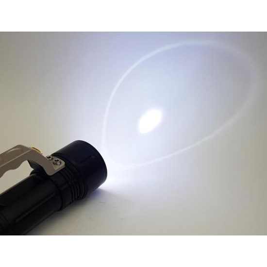 LED svítilna 8000 ZOOM