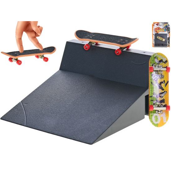 Skateboard 9,5cm kov s rampou na kartě