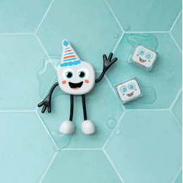 ALEX Figurka Glo Pals + 2 svítící kostky do vody