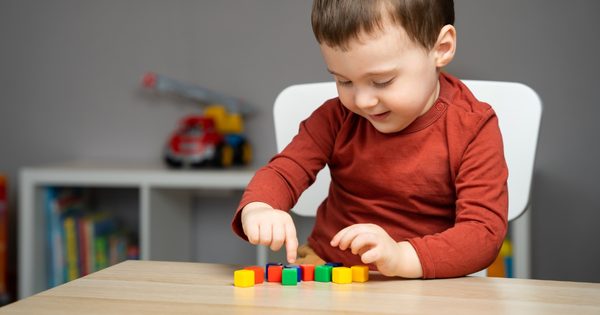 18 měsíční batole: Co by mělo umět a jak ho podpořit ve vývoji?