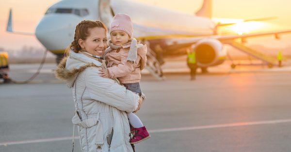 15 tipů, jak zabavit tříleté dítě v letadle: aktivity i hry, co zabaví