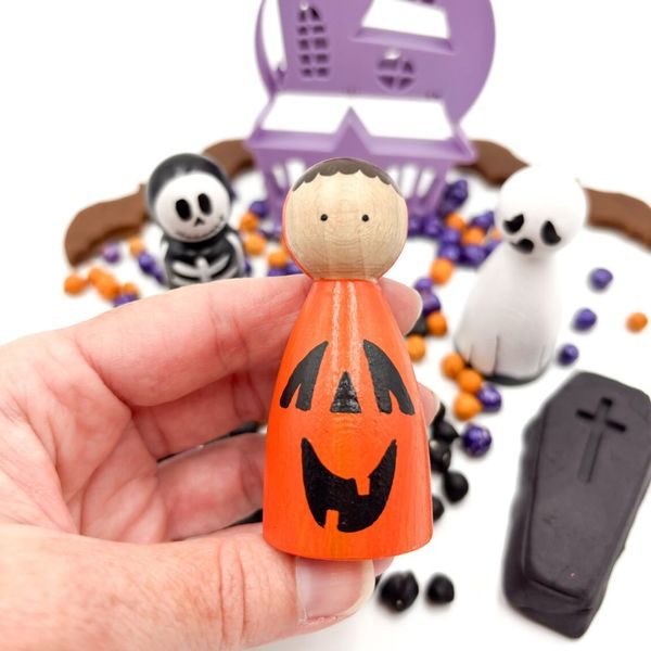 Ručně malovaná halloweenská figurka