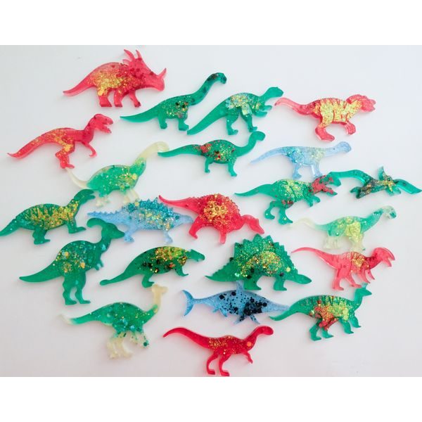 Pryskyřicový dinosaurus