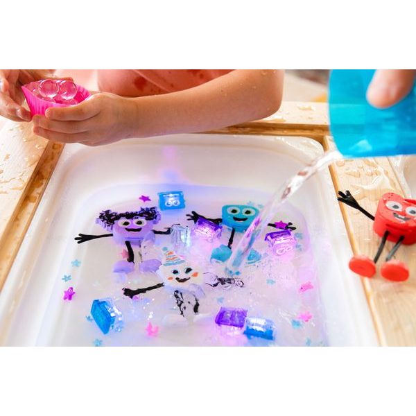 LUMI Figurka Glo Pals + 2 svítící kostky do vody