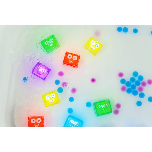 SAMMY Figurka Glo Pals + 2 svítící kostky do vody
