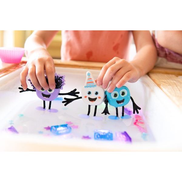BLAIR Figurka Glo Pals + 2 svítící kostky do vody