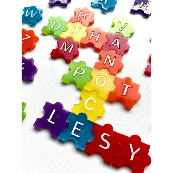Pryskyřicové puzzle s písmeny abecedy