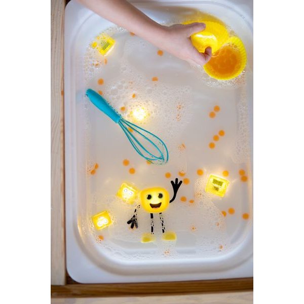 ALEX Figurka Glo Pals + 2 svítící kostky do vody