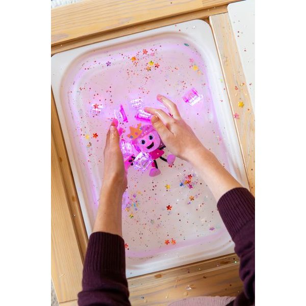 PRINCEZNA IDA Figurka Glo Pals + 2 svítící kostky do vody