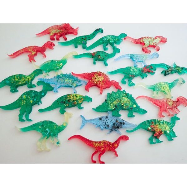 Pryskyřicový dinosaurus