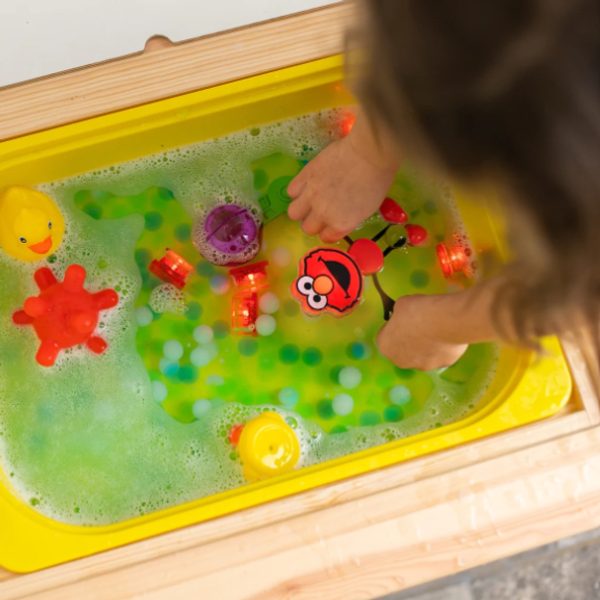 ELMO Figurka Glo Pals + 2 svítící kostky do vody