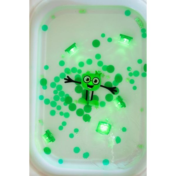 PIPPA Figurka Glo Pals + 2 svítící kostky do vody