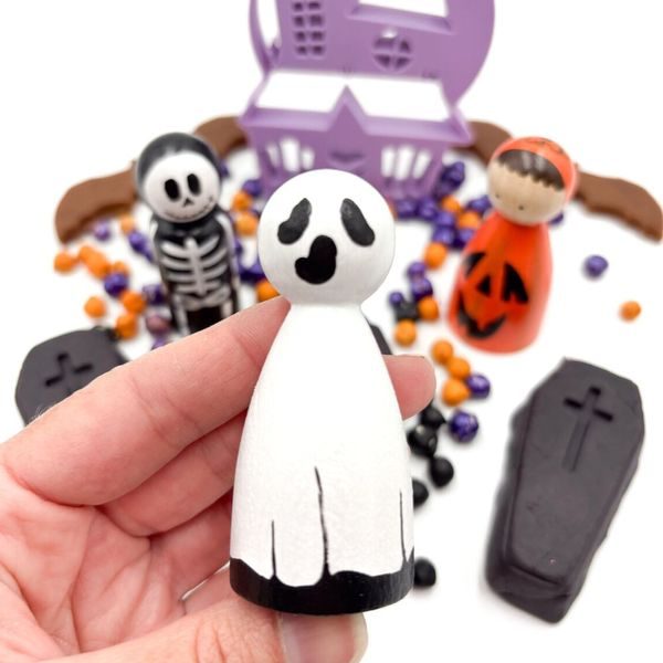 Ručně malovaná halloweenská figurka