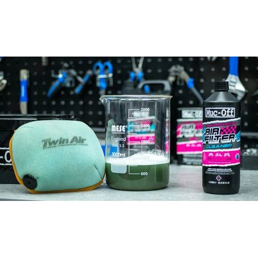 Motorcycle air filter cleaner MUC-OFF 20213 1l