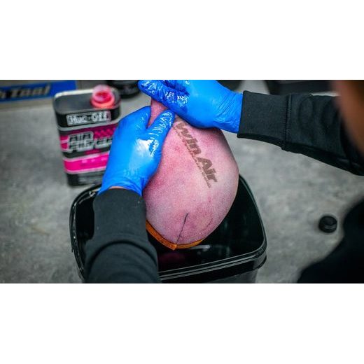 Motorcycle air filter oil MUC-OFF 20156 1l