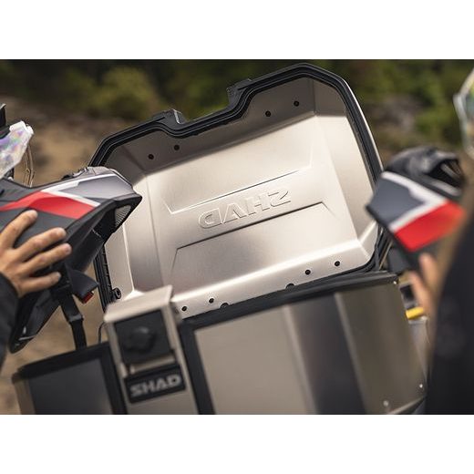 Complete set of aluminum cases SHAD TERRA, 55L topcase + 36L / 47L side cases, including mounting kit and plate SHAD BMW F750 GS / F850 GS