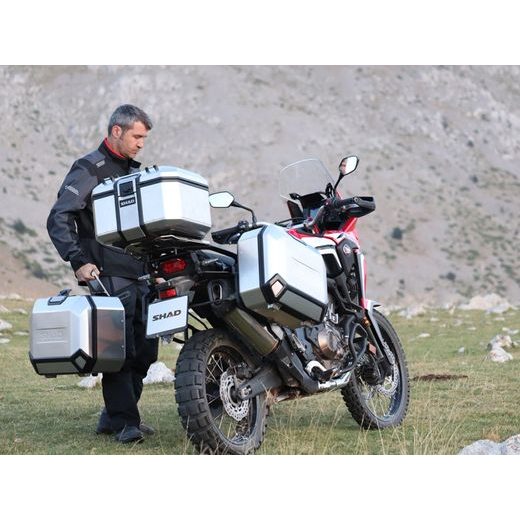 Komplet aluminijastih kovčkov z nosilci in ploščo SHAD TERRA, 48L zadnji kovček in 36L/47L stranski kovčki SHAD HONDA CRF 1000 Africa Twin