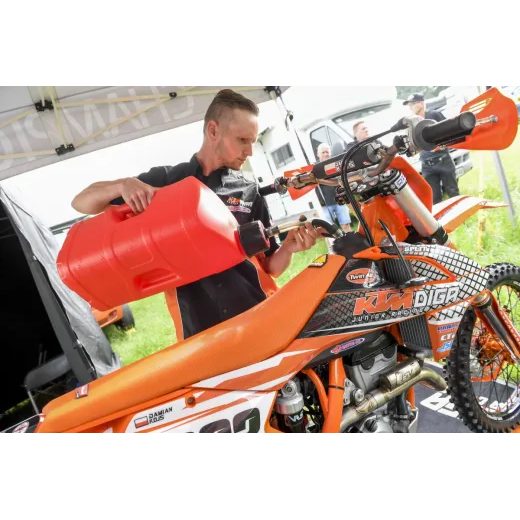 Utility can POLISPORT PROOCTANE 8460000001 20 l with standard cap + 250 ml mixer + hose clear red